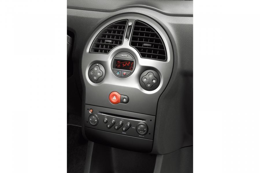  Renault Modus 2007 года  (фото 18 из 32)